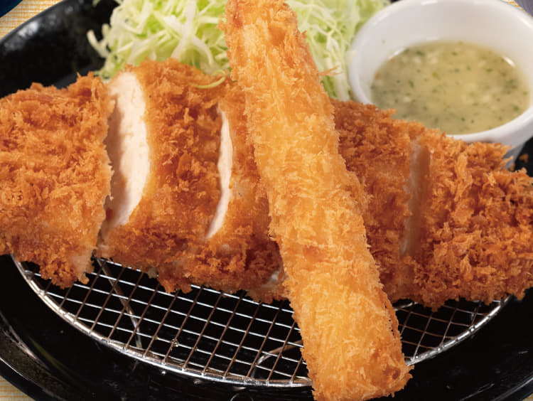 “肉厚”チキン“むね”かつ&海老フライ1尾定食