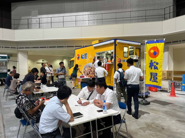 松屋フーズのキッチンカー