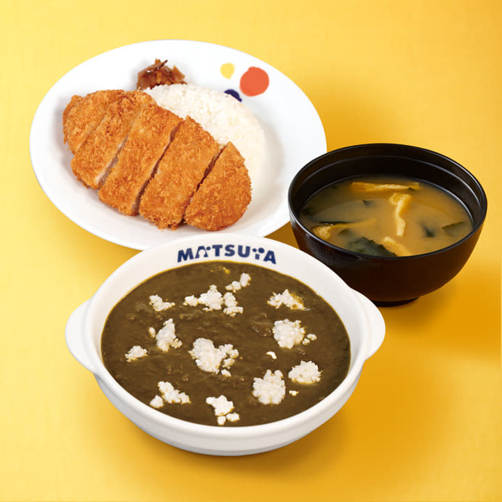 ほうれん草とカッテージチーズのロースかつカレー
